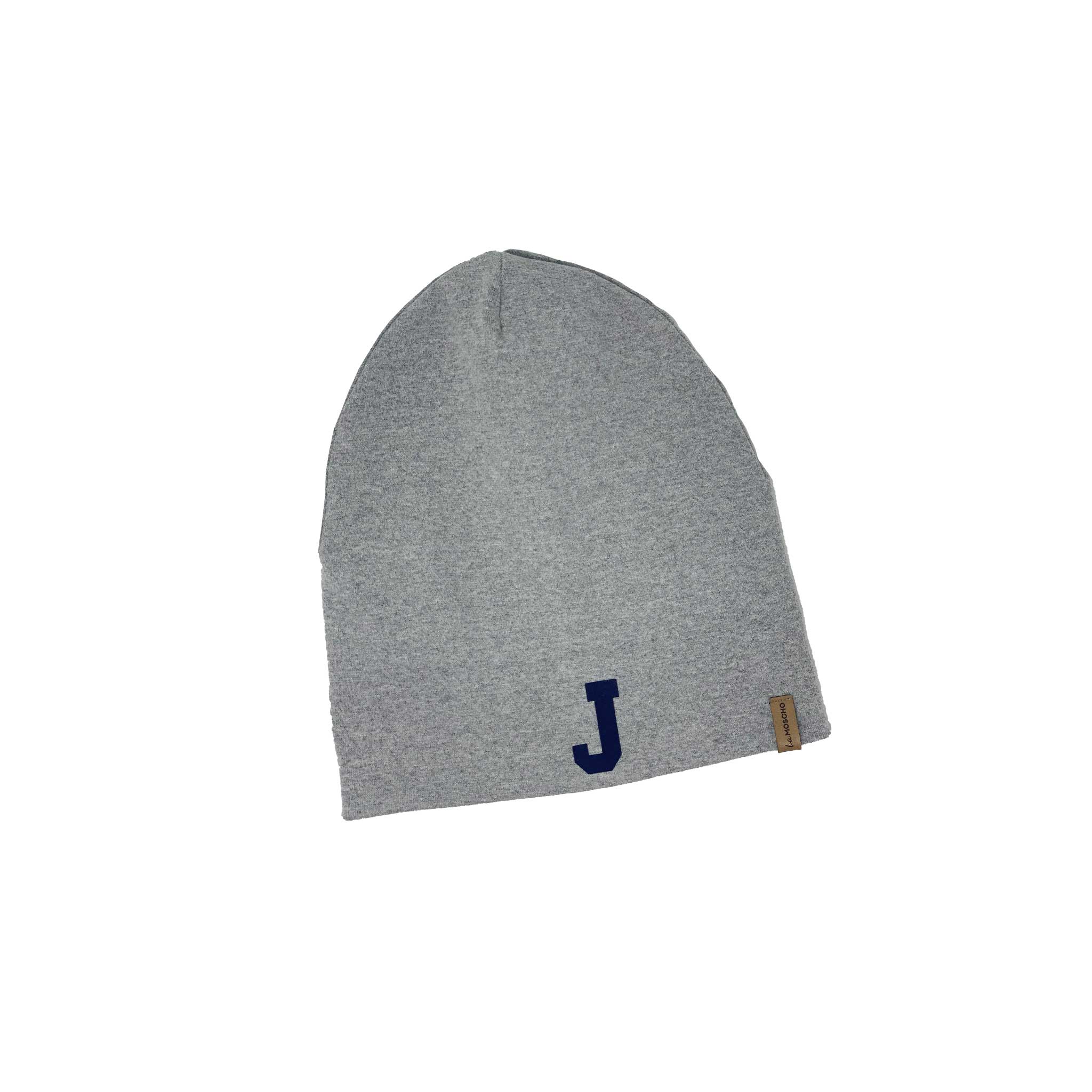 Mütze grau mit einem Buchstaben