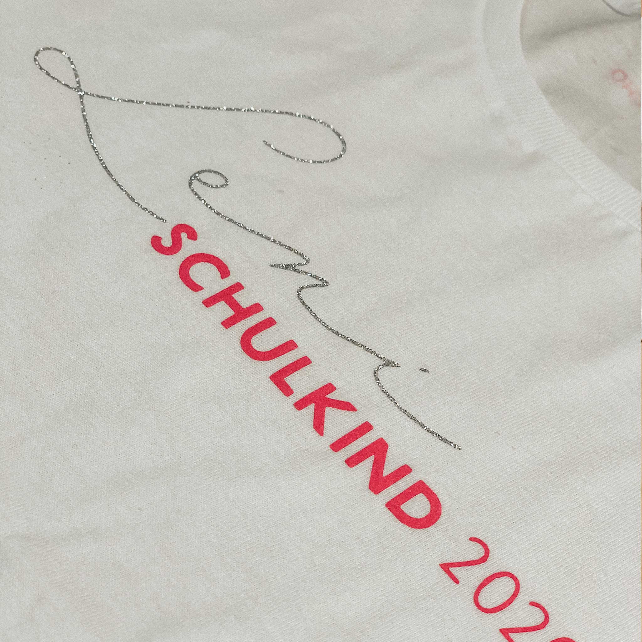 T-Shirt "Schulkind 2023" Mädchen personalisiert